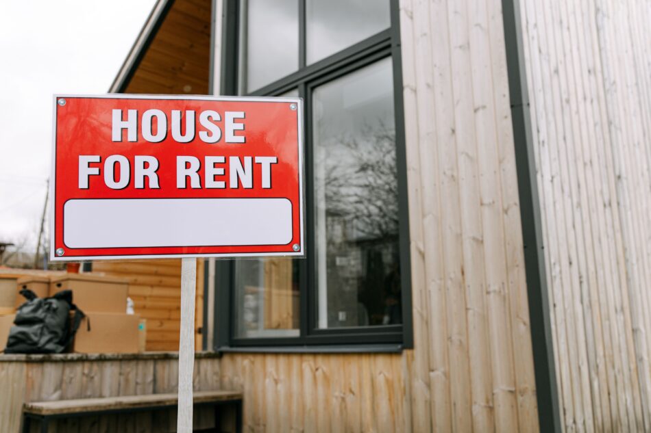 Rents rose again in June, but nearly 40% of listings are giving something away